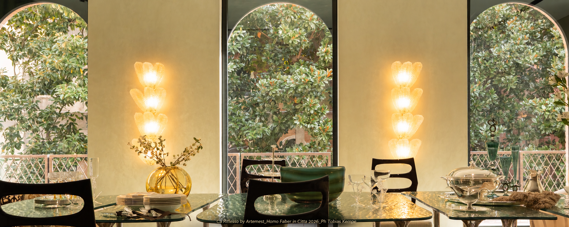 Ca-Riflesso-by-Artemest_Homo-Faber-in-Citta-2026-_Ph-Tobias-Kempe-SIMOENG-SLAB-MURANO-WALL-SCONCES